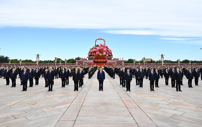   烈士纪念日向人民英雄敬献花篮仪式在京隆重举行 习近平等党和国家领导人出席