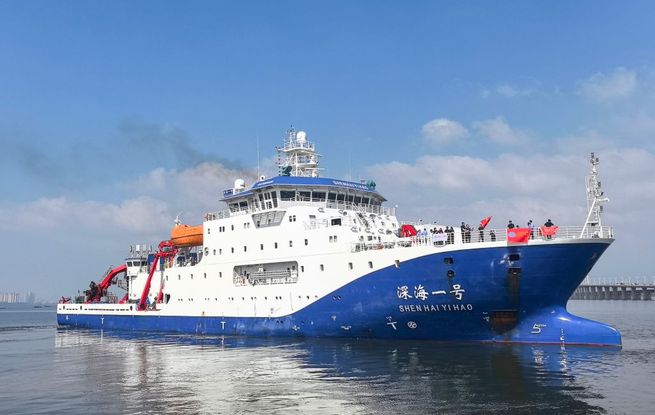 中国大洋100航次第二航段起航 “蛟龙”号首赴南太平洋开展作业