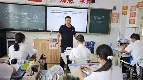 (1021左下)_点亮“奔赴学海”的灯火(11270399)-20261021090143 (1021左下)_点亮“奔赴学海”的灯火(11270399)-20261021090143