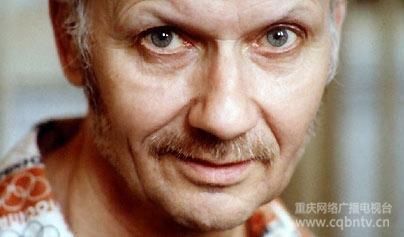 俄罗斯杀人狂——Andrei Chikatilo　　Andrei Chikatilo 曾经是一名受人尊敬的老师，在家人眼中更是一个慈祥和蔼的祖父，在邻居眼中则是一个快乐的已婚男人，他是那一种在“可能是连环杀手”的嫌疑名单中排名最低的人，偏偏他正是俄罗斯一连串虐杀和食人案件的元凶。