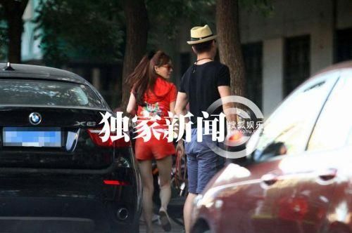 蒋雯丽法国偷情现实版娘要嫁人？盘点明星偷情被拍提裤瞬间【2】