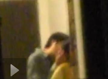 蒋雯丽法国偷情现实版娘要嫁人？盘点明星偷情被拍提裤瞬间【2】