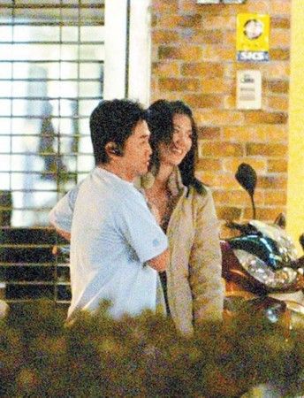 蒋雯丽法国偷情现实版娘要嫁人？盘点明星偷情被拍提裤瞬间【2】