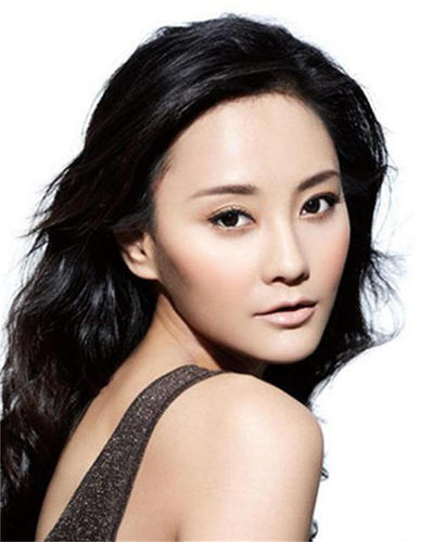 马雅舒，吴奇隆的前妻，两人相识于《萧十一郎》。但是结婚后便各自奔赴自己的剧组，于是乎马雅舒婚后不久便红杏出墙导致离婚。