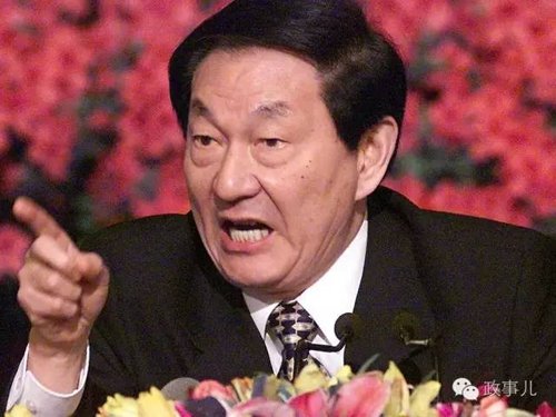 “政事儿”(微信ID:gcxxjgzh)注意到，朱镕基作为国务院前总理，在任期内，房地产调控是其主导的刺激经济政策之一。