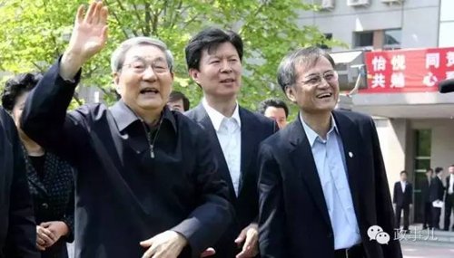 据媒体报道，在这次交流中，朱镕基还重点谈论了房地产问题。