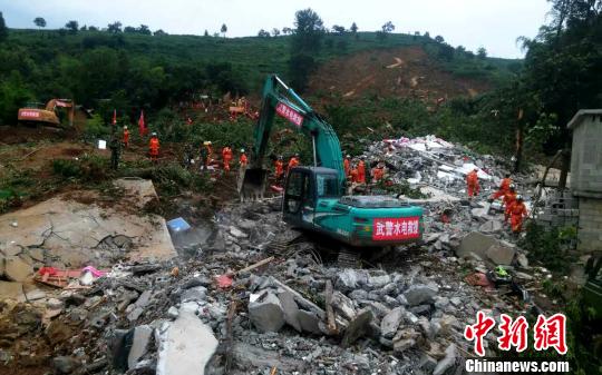 贵州大方山体滑坡搜救出18人11人遇难