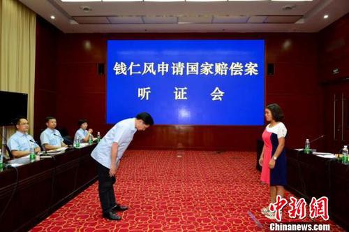 图为道歉。　赵赢摄