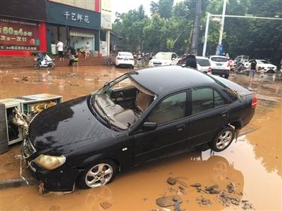 河南暴雨致京广线中断 近20趟列车停运（图）