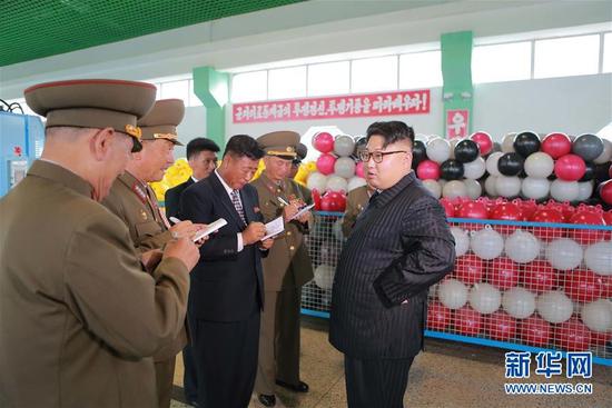 金正恩视察新建的朝鲜人民军综合渔具厂